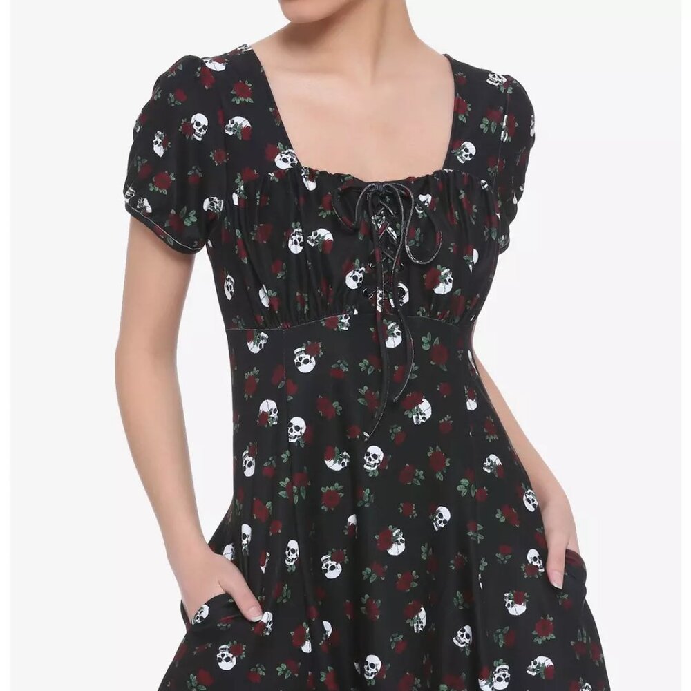 Hot Topic Skull and Roses Corset Detail Dress Size XL